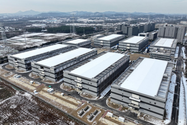 Data Centers' Energy Hunger Soars, AI Fuels Electricity Guzzling