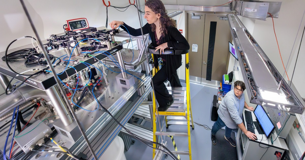 Scientists Create Molecular Qubits That Bridge Light and Magnetism for Quantum Internet
