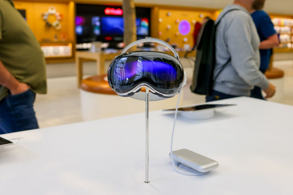 Apple Halts Vision Pro Overhaul, Pivots to AI Smart Glasses to Compete with Meta