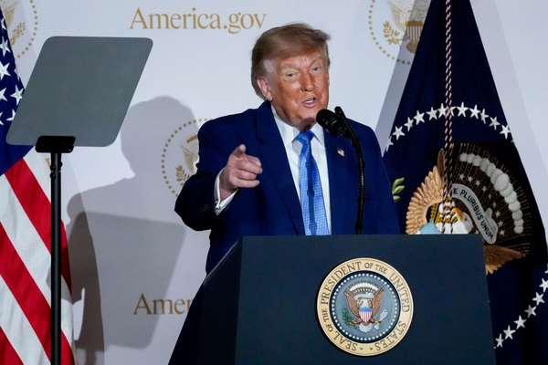 Trump Rejects New Federal AI Rules, Backs Voluntary Safety Audits After White House Meeting