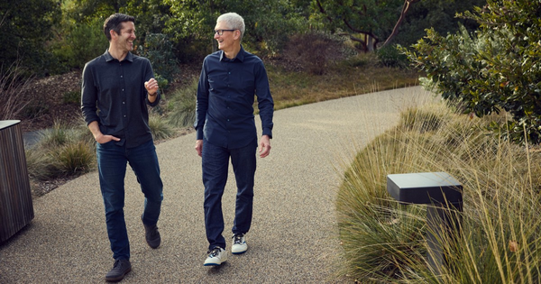 Article image for Apple Names Hardware Chief John Ternus as Next CEO, Tim Cook Moves to Executive Chairman Role
