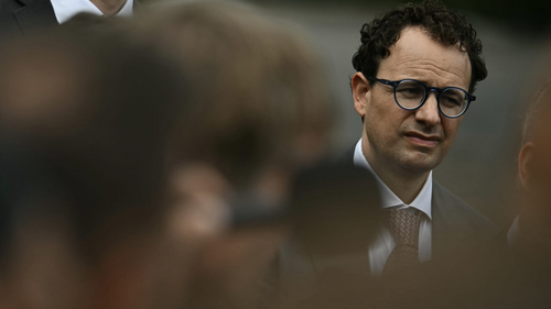 Article image for Anthropic CEO Amodei Pledges to Embed Independent Evaluators, Altman Endorses