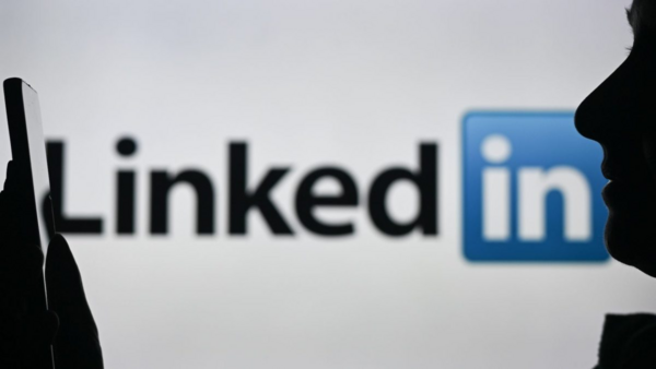 LinkedIn CEO: AI Writing Assistant Underperforms, AI Jobs Surge