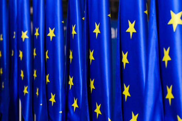 EU and US Engage in Tariff Standoff, Escalating Trade Tensions