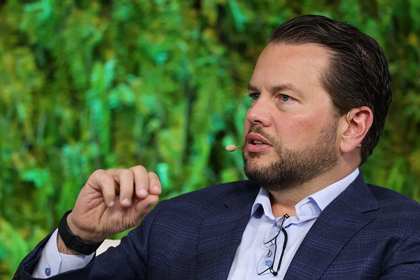 Article image for Pinterest Stock Plunges 21% Despite AI Advances as CEO Warns Trump Tariffs Will Hit Q4 Revenue