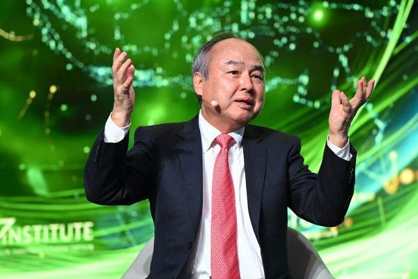 Article image for SoftBank's Masayoshi Son In Talks With Macron Over Multibillion-Dollar AI Data Center Investment In France