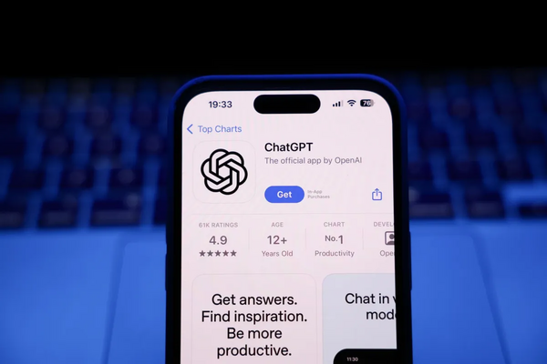 Article image for ChatGPT Falls Below 50% Market Share for First Time as Gemini and Claude Surge in Booming AI App Economy