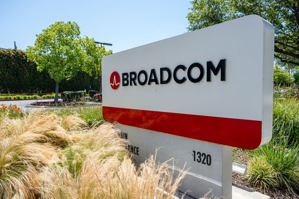 Article image for Broadcom Shares Surge 6% as Apple Extends Chip Partnership Through 2031 to Power AI Push