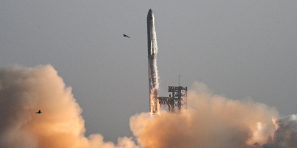 SpaceX Rocket Blast Sparks Airport Chaos in Florida