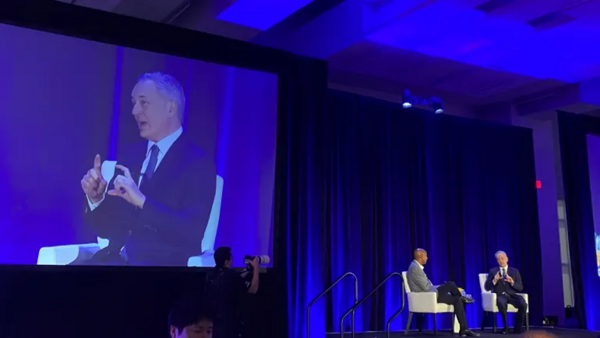 Trump AI Czar Rallies Tech Leaders Against 'AI Doomerism', Advocates Light Regulation